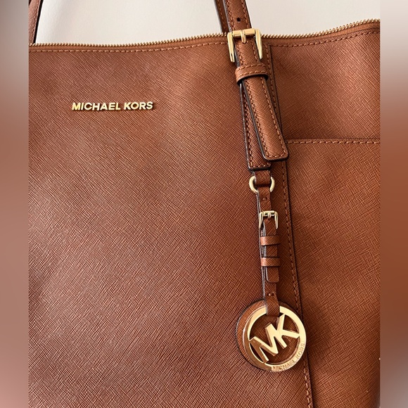 Michael Kors Charlotte Large Saffiano Leather Tote – Luggage Brown Zip Bag - Picture 2 of 8